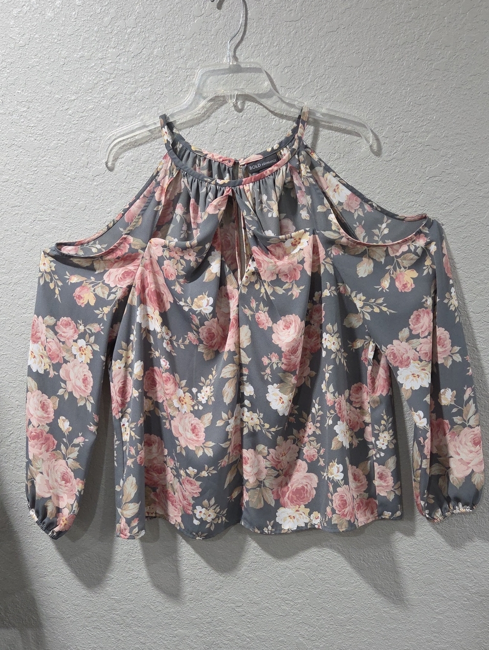 BOLD elements Gray Floral Cold-Shoulder Blouse with Pink Roses
